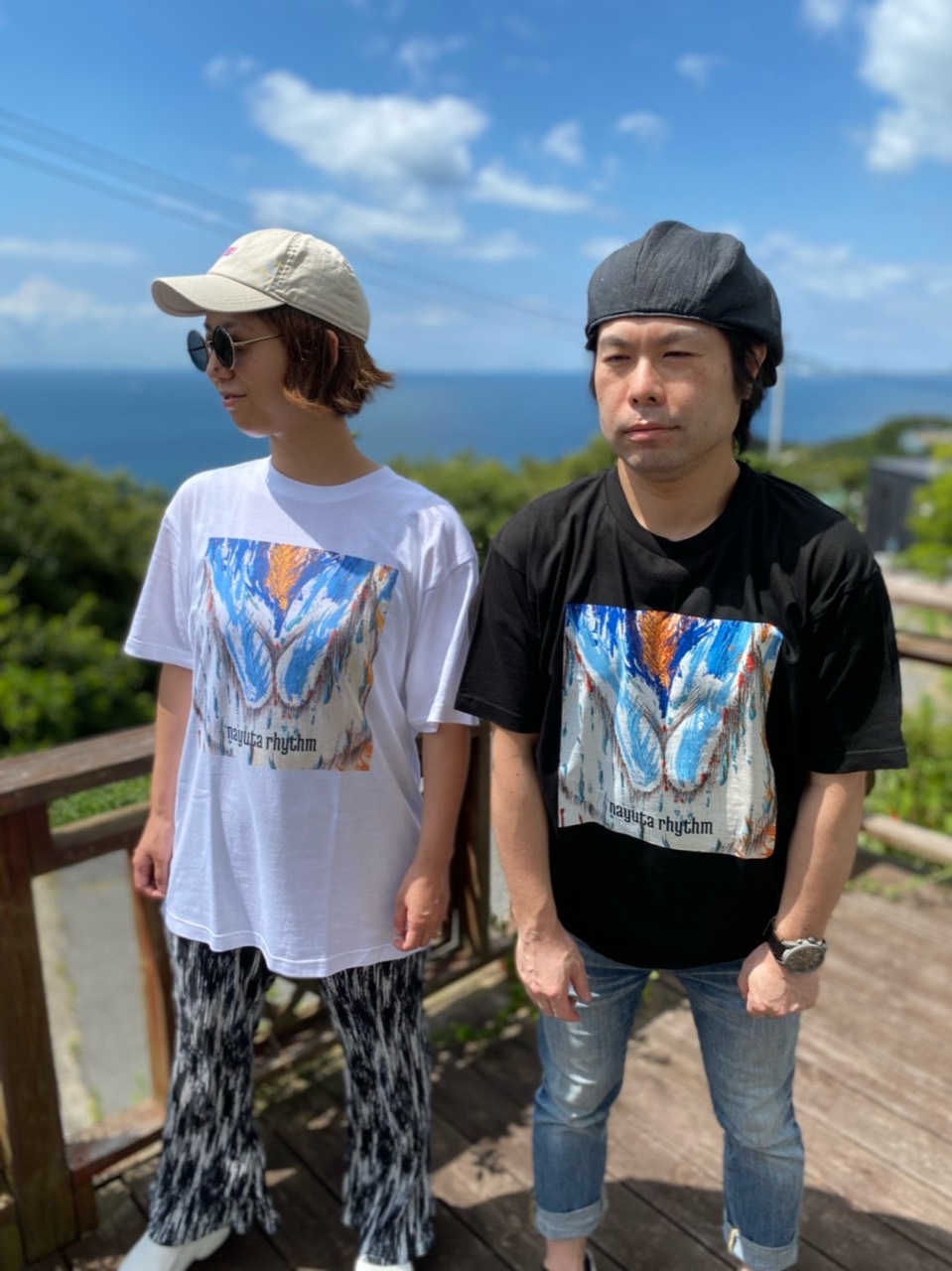 なゆたリズムのアートワークTシャツを着たメンバー