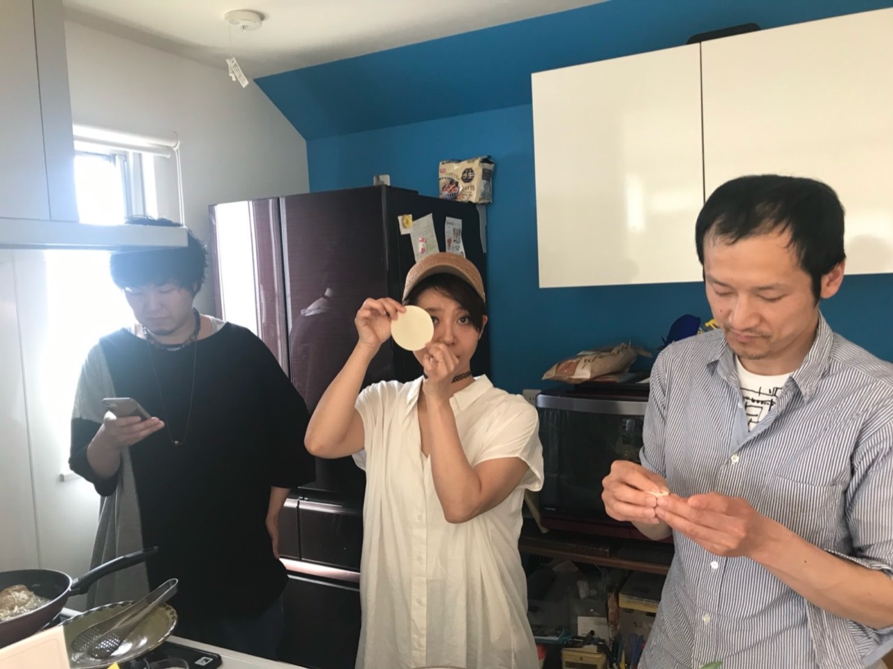なゆたリズムの仲間3人で餃子を作るホームパーティ